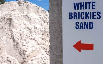 How does garden sand help plants?